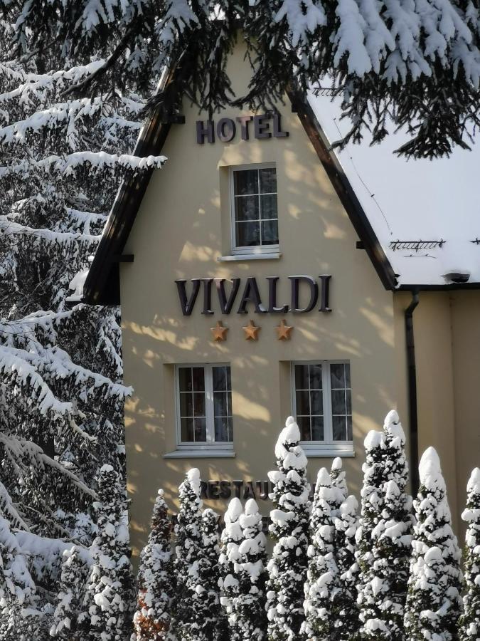 Hotel Vivaldi คาร์ปัตซ์ ภายนอก รูปภาพ