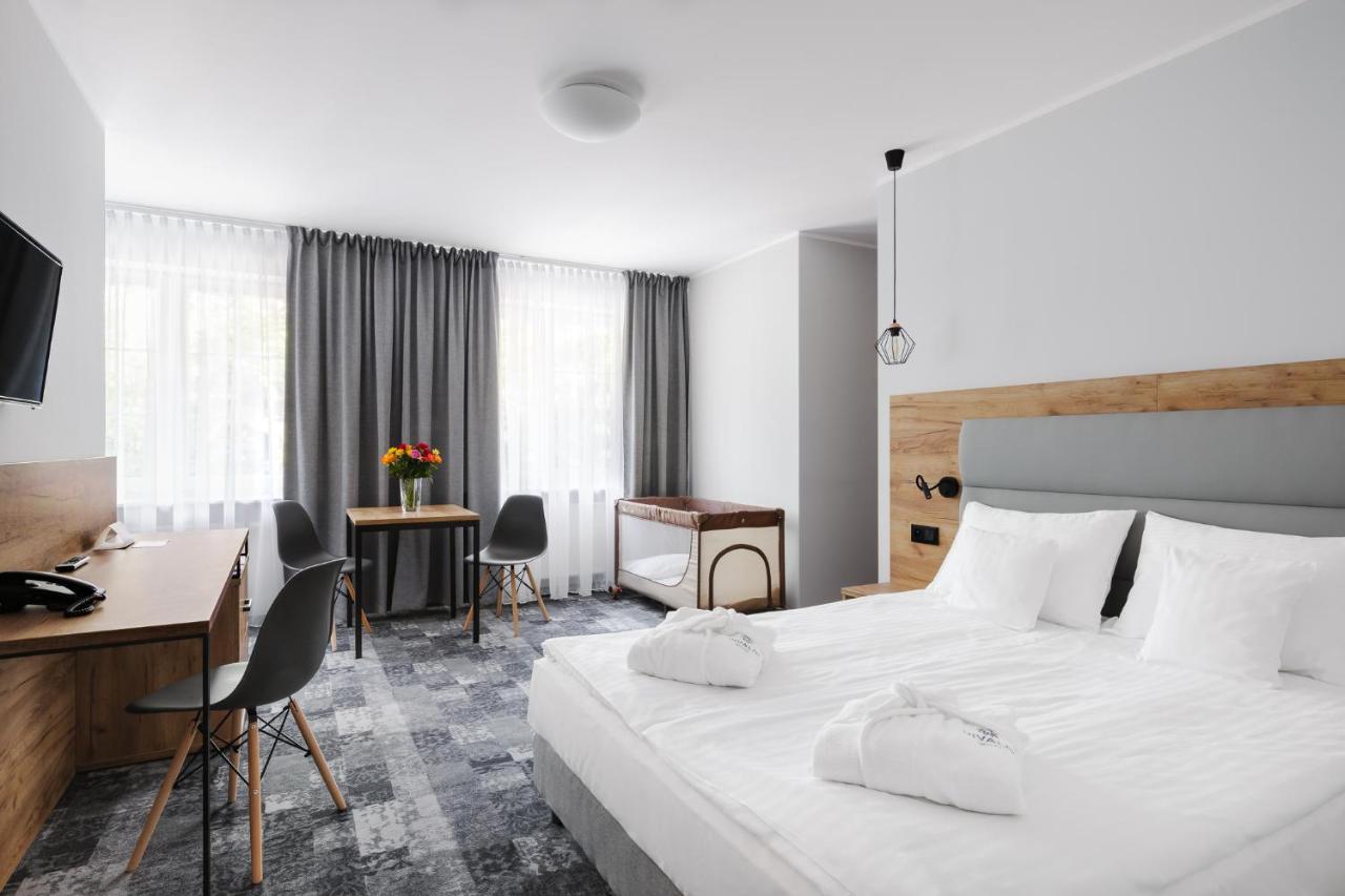Hotel Vivaldi คาร์ปัตซ์ ภายนอก รูปภาพ