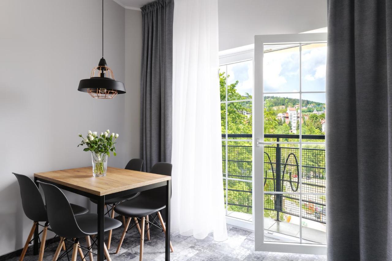 Hotel Vivaldi คาร์ปัตซ์ ภายนอก รูปภาพ