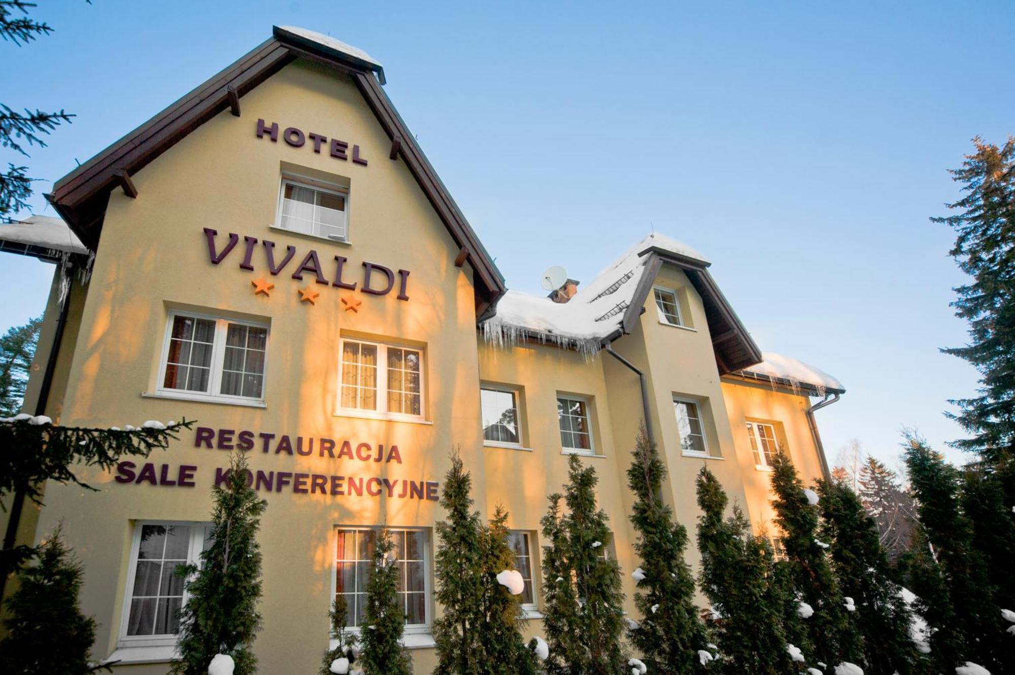 Hotel Vivaldi คาร์ปัตซ์ ภายนอก รูปภาพ
