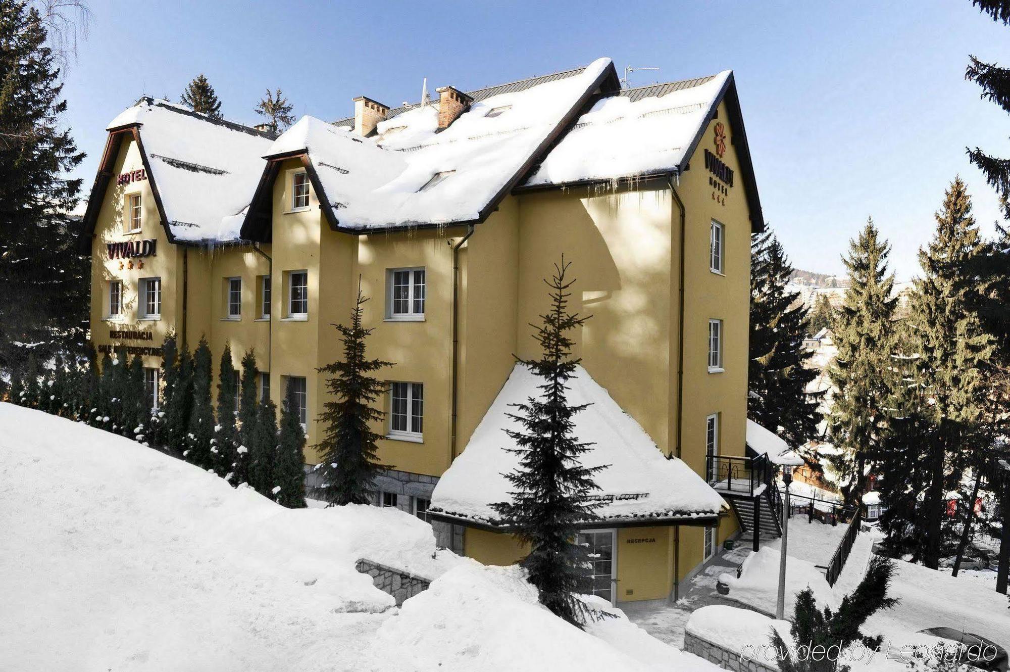 Hotel Vivaldi คาร์ปัตซ์ ภายนอก รูปภาพ